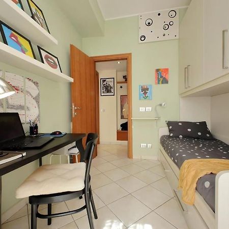 Relax Rome With 2 Balconies - 2 Bedroom Flat, 3Rd Floor With Lift, High Comfort, Quite, A Walk From Urban Train Station Gemelli And Metro A Stops Battistini & Cornelia Connecting To Center In 20 Minutes, 2 Steps From Bus Stop, Cycle Path, Groceries Dış mekan fotoğraf