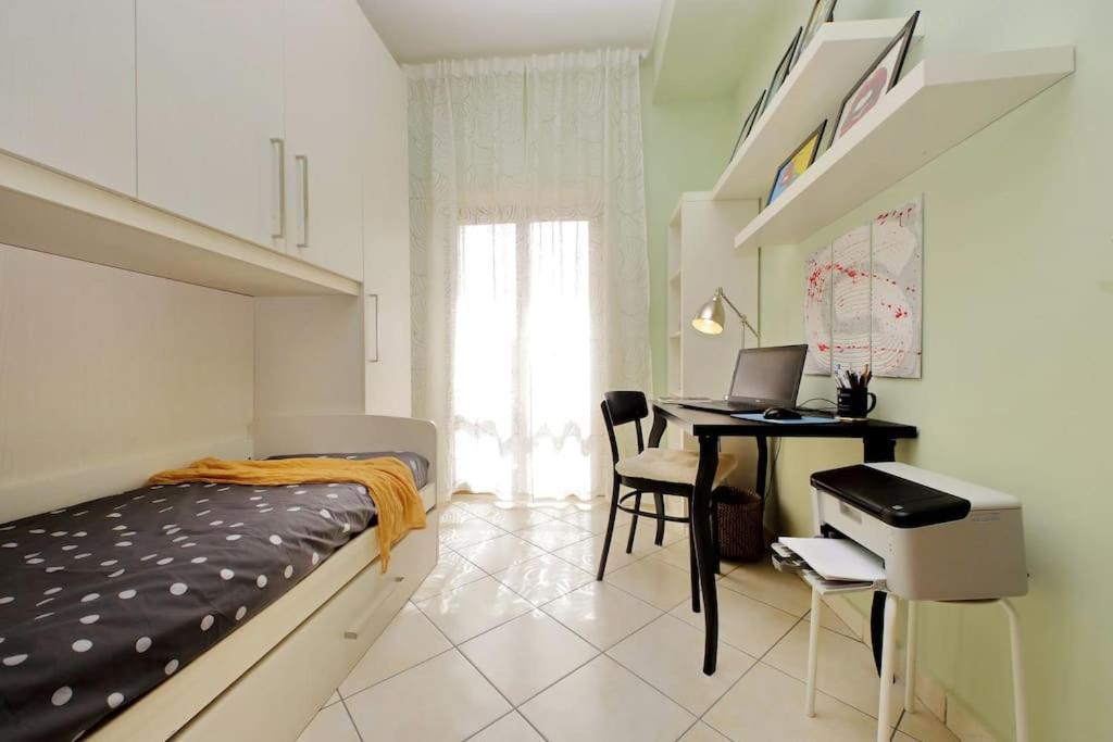 Relax Rome With 2 Balconies - 2 Bedroom Flat, 3Rd Floor With Lift, High Comfort, Quite, A Walk From Urban Train Station Gemelli And Metro A Stops Battistini & Cornelia Connecting To Center In 20 Minutes, 2 Steps From Bus Stop, Cycle Path, Groceries Dış mekan fotoğraf