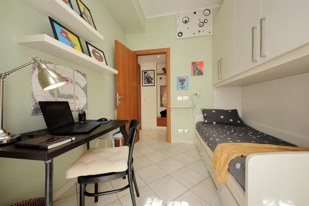 Relax Rome With 2 Balconies - 2 Bedroom Flat, 3Rd Floor With Lift, High Comfort, Quite, A Walk From Urban Train Station Gemelli And Metro A Stops Battistini & Cornelia Connecting To Center In 20 Minutes, 2 Steps From Bus Stop, Cycle Path, Groceries Dış mekan fotoğraf