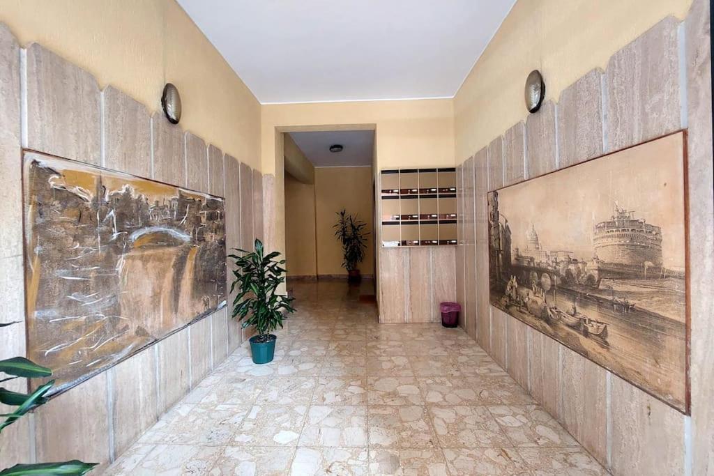 Relax Rome With 2 Balconies - 2 Bedroom Flat, 3Rd Floor With Lift, High Comfort, Quite, A Walk From Urban Train Station Gemelli And Metro A Stops Battistini & Cornelia Connecting To Center In 20 Minutes, 2 Steps From Bus Stop, Cycle Path, Groceries Dış mekan fotoğraf