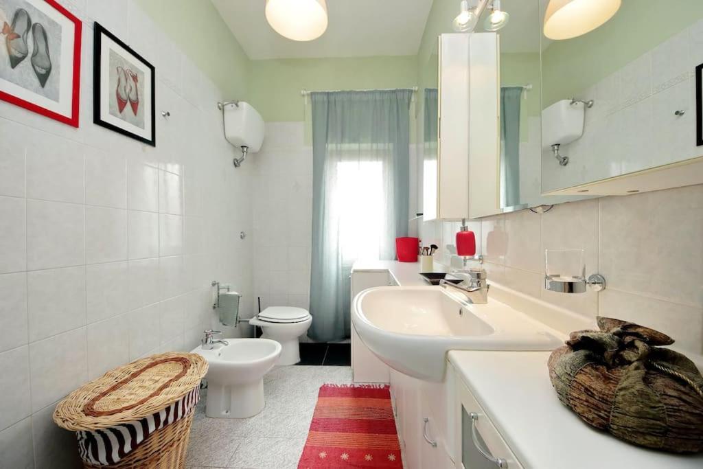 Relax Rome With 2 Balconies - 2 Bedroom Flat, 3Rd Floor With Lift, High Comfort, Quite, A Walk From Urban Train Station Gemelli And Metro A Stops Battistini & Cornelia Connecting To Center In 20 Minutes, 2 Steps From Bus Stop, Cycle Path, Groceries Dış mekan fotoğraf