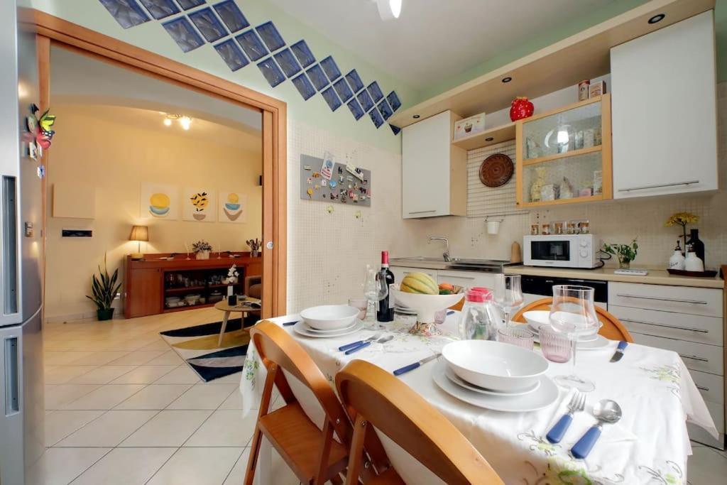 Relax Rome With 2 Balconies - 2 Bedroom Flat, 3Rd Floor With Lift, High Comfort, Quite, A Walk From Urban Train Station Gemelli And Metro A Stops Battistini & Cornelia Connecting To Center In 20 Minutes, 2 Steps From Bus Stop, Cycle Path, Groceries Dış mekan fotoğraf