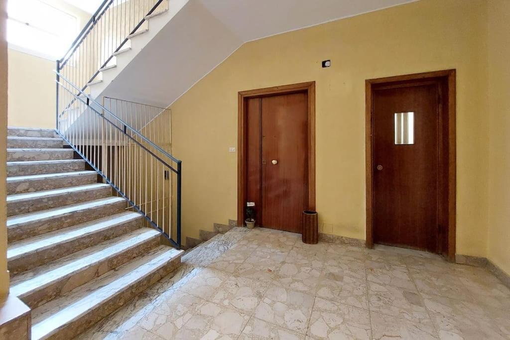 Relax Rome With 2 Balconies - 2 Bedroom Flat, 3Rd Floor With Lift, High Comfort, Quite, A Walk From Urban Train Station Gemelli And Metro A Stops Battistini & Cornelia Connecting To Center In 20 Minutes, 2 Steps From Bus Stop, Cycle Path, Groceries Dış mekan fotoğraf